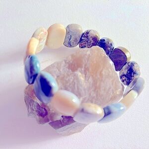 Bracelet Polished Agate stone oval beads in cream, tan, greys, green stretchy